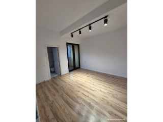 Zyre Me Qera 2+1 Tek Kompleksi Square 21 (ID BZ21026) Tirane,..,.,.,