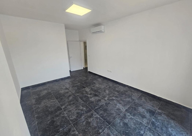 zyre-me-qera-21-tek-zogu-i-zi-id-bz21029-tirane-big-0