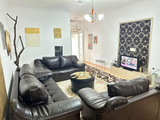 Apartament Me Qera 2+1 tek Zogu i Zi (ID B2201422) Tirane/././/,/