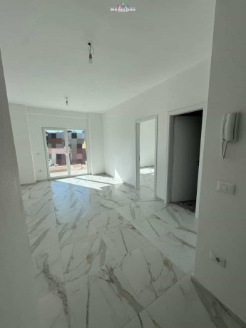 zyre-me-qera-11-tek-dritan-hoxha-id-bz2946-tirane-big-0