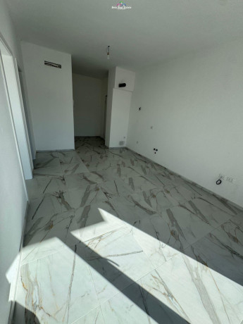 zyre-me-qera-11-tek-dritan-hoxha-id-bz2946-tirane-big-2