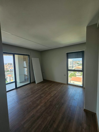 zyre-me-qera-21-tek-fusha-e-aviacionit-id-bz21047-tirane-big-2