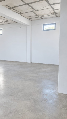 magazine-me-qera-ne-selite-id-bm362-tirane-big-2