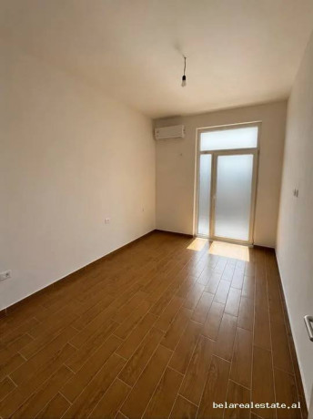 zyre-me-qera-21-tek-stacioni-trenit-id-bz21025-tirane-big-1