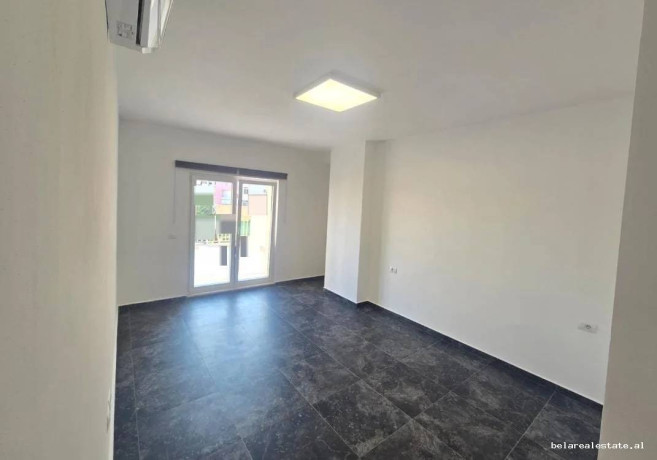 zyre-me-qera-21-tek-zogu-i-zi-id-bz21029-tirane-big-2