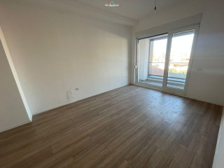 Jepet Me Qera Apartament/Zyre 3+1 Tek 21 Dhjetori (ID B2351) Tirane