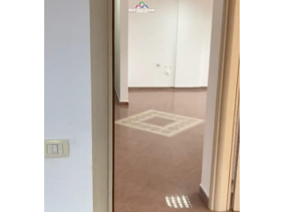 Jepet Me Qera Apartament 2+1 Tek Farmacia 10 (ID B220327) Tirane