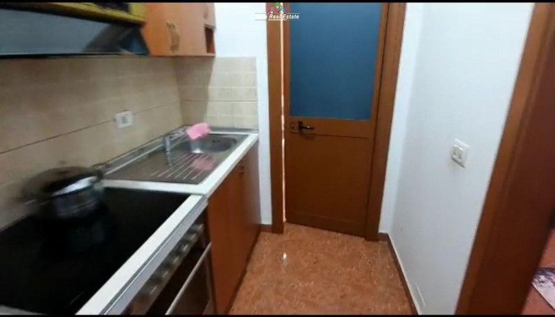 jepet-me-qera-apartament-11-ne-fund-te-bulevardit-te-ri-id-b210420-tirane-big-1