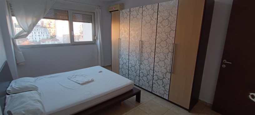 apartament-me-qera-11-prane-mozaikut-te-tiranes-id-b210773-tirane-big-1