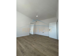 Shitet, Apartament 1+1, Rruga e Kavajes, Tiranë.