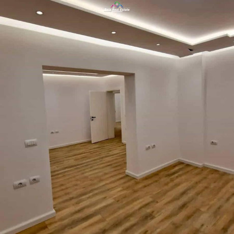 zyre-me-qera-31-ne-qender-id-bz22563-tirane-big-0