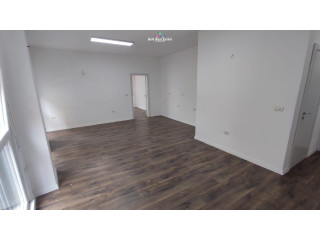 Zyre me qera 2+1 Tek Komuna e Parisit (ID BZ2407) Tirane.