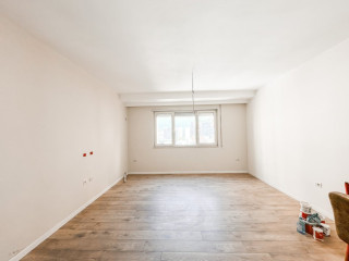Zyre Me Qera Tek Rruga e Barrikadave (ID BZ2601) Tirane.