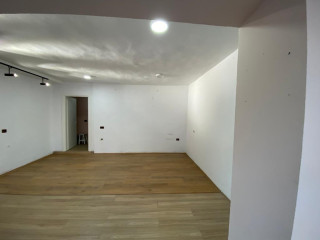 Dyqan Me Qera Prane Pediatrise (ID BD21706) Tirane.
