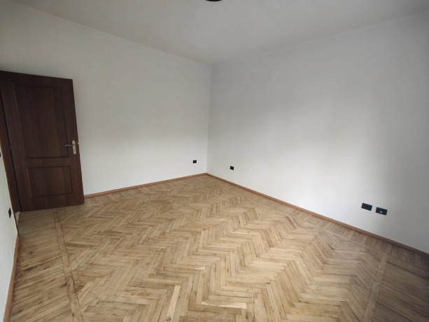 zyre-me-qira-ne-zemer-te-bllokut-900-euro-big-1