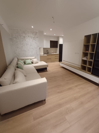 shitet-apartament-21-prane-kafe-flores-big-2