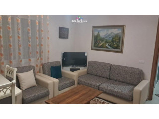 Apartament Me Qera 2+1 perball Maternitetit te Ri