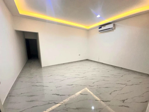 dyqan-me-qera-prane-gjimnazit-partizani-id-bd21729-tirane-big-0