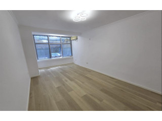 Zyre me qera tek 21 Dhjetori (ID BZ2648) Tirane