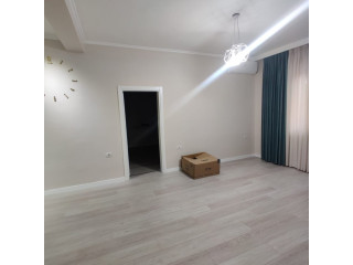 Zyre me qera 3+1 tek 21 Dhjetori (ID BZ2654) Tirane