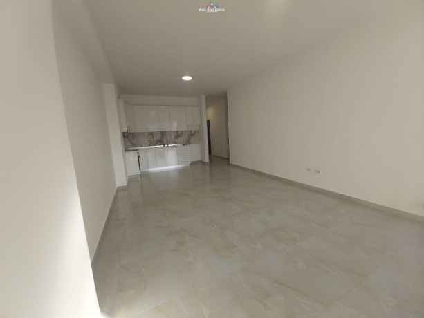 zyre-me-qera-21-tek-kompleksi-zirkon-id-b220330-tirane-big-0