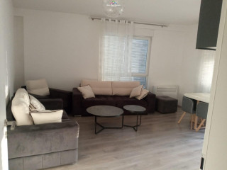 Jepet Apartament 2+1 Me Qera, Tek 21 Dhjetori,(ID B220575) Tirane.