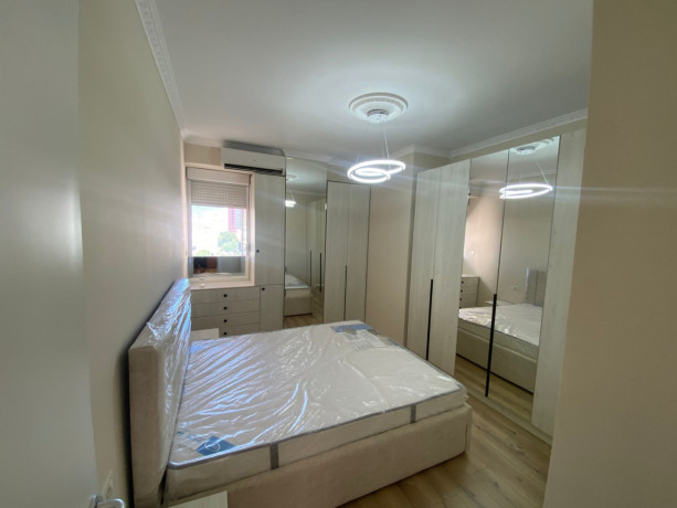 apartament-11-me-qira-zogu-i-zi-700-euro-big-1
