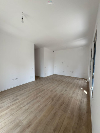 zyre-me-qera-21post-parkimi-ne-porcelan-id-bz2689-tirane-big-0