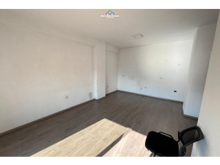 Zyre Me Qera ne Porcelan, qera.