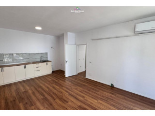 Zyre Me Qera 2+1+2 Tek Fusha e Aviacionit (ID BZ2724) Tirane