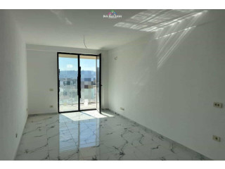 Zyre Me Qera 2+1 Tek Mine Peza (ID BZ2725) Tirane