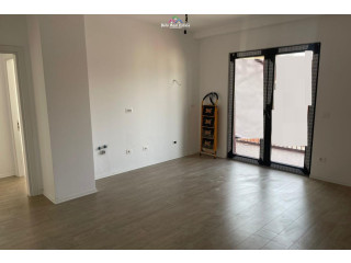 Zyre Me Qera 2+1+2 Tek Garden Building 21 Dhjetori (ID BZ2729) Tirane