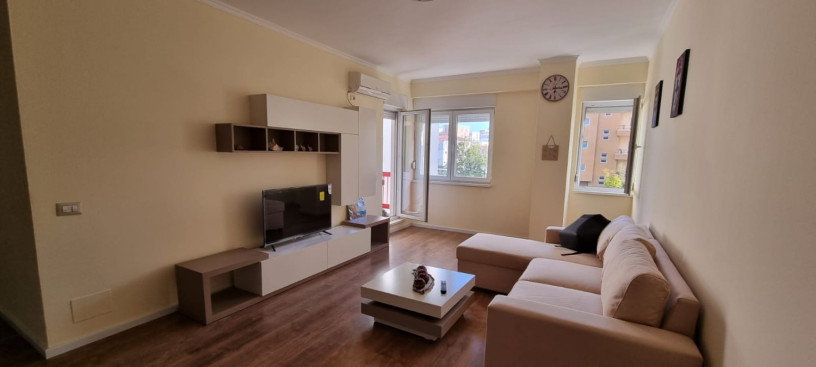 jepet-me-qera-apartament-21-tek-kompleksi-kontakt-id-b220302-tirane-big-0