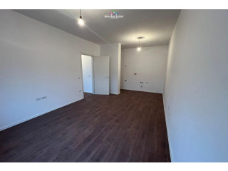 Zyre Me Qera 2+1+2 Tek Pazari i Ri (ID BZ2745) Tirane