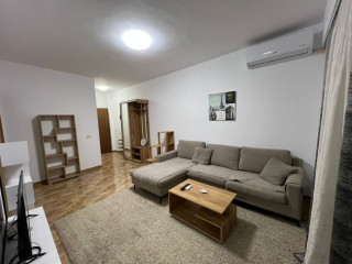 Apartament Me Qera 1+1 Tek Komuna e Parisit (ID B2101356) Tirane