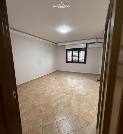 zyre-me-qera-tek-komuna-e-parisit-id-bz2751-tirane-big-0