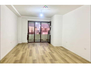 Zyre Me Qera Tek 5 Maj, qera.