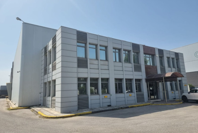 kapanon-ne-shitje-ne-autostraden-tirane-durres-id-bshm10-tirane-big-0