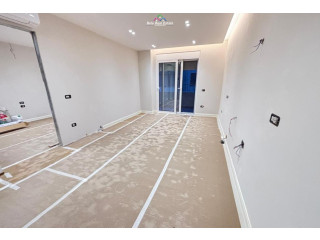 Zyre Me Qera Tek Ish-Ekspozita, qaera.,.,.,.,