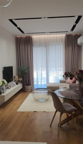 apartament-me-qera-11-tek-ish-parku-i-autobuzave-big-0