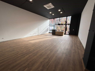 Zyre Me Qera Tek Garden Building (ID BZ2778) Tirane