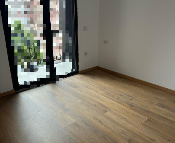 zyre-me-qera-tek-shkolla-e-kuqe-qeraqera-big-0