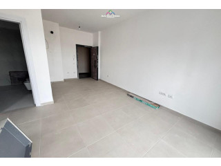 Zyre Me Qera tek Rruga e Barrikadave (ID BZ2789) Tirane