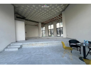 Dyqan Me Qera Tek Liqeni i Thate (ID BD21783) Tirane