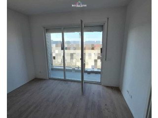 Zyre Me Qera 2+1 Tek Univers City (ID BZ2790) Tirane