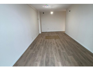 Zyre Me Qera 2+1 Tek Mine Peza (ID BZ2813) Tirane