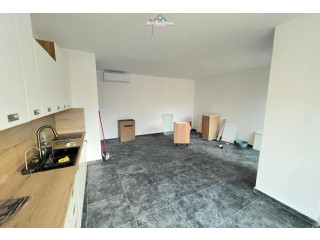 Zyre Me Qera 2+1 Tek Zogu i Zi (ID