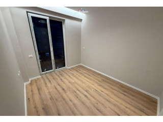 Zyre Me Qera 2+1 Tek Komuna e Parisit (ID BZ2814) Tirane