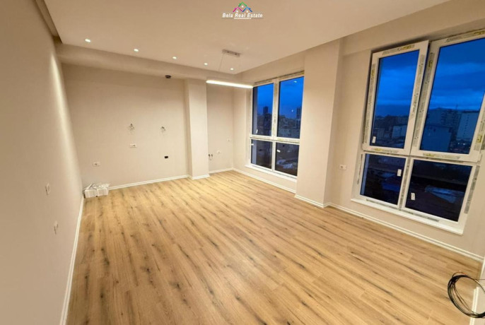 zyre-me-qera-11-tek-komuna-e-parisit-id-bz2815-tirane-big-0