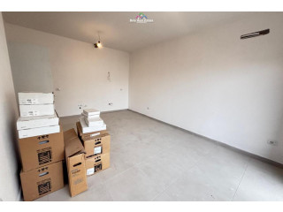 Zyre Me Qera tek Rruga e Barrikadave (ID BZ2819) Tirane